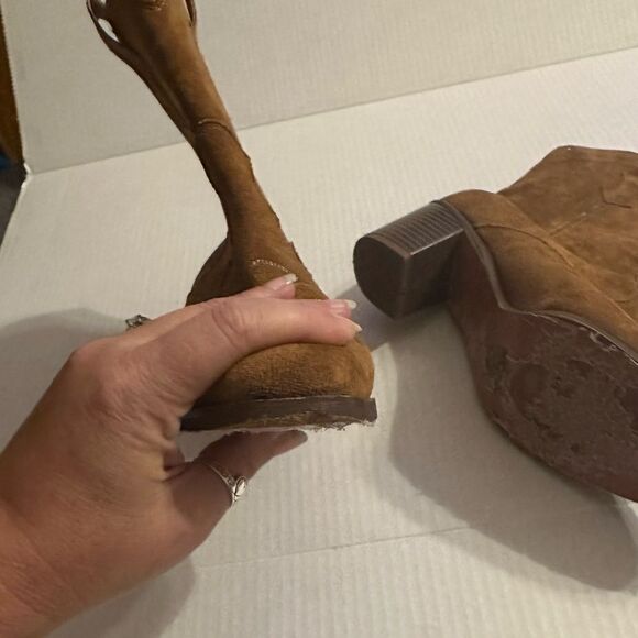 Sueded brown boots “ unknown brand” size 41 or 10.5 inches heel to toe - Picture 3 of 9